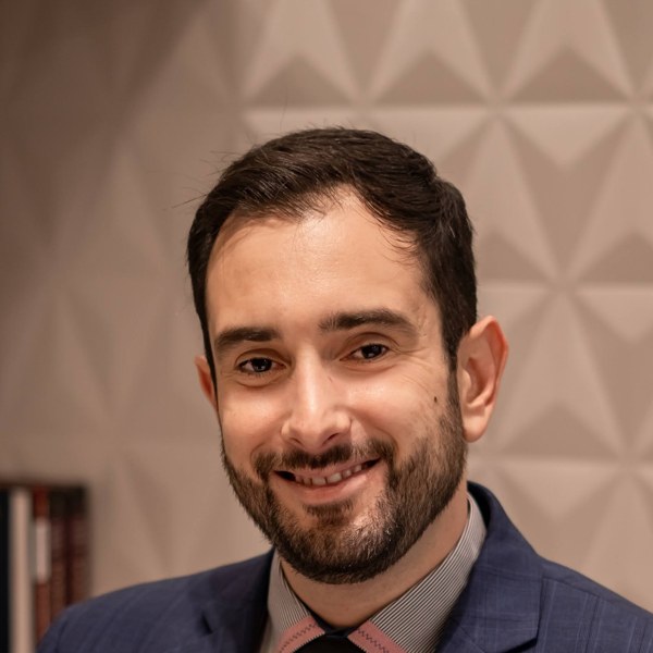 Dr. Rodrigo Kouzak, mastologista